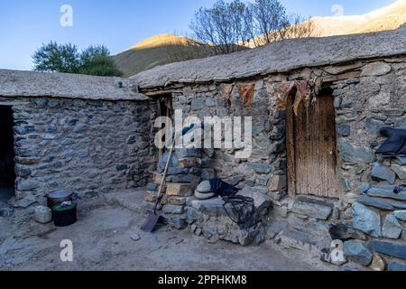 Altes Steinhaus in den Anden in Argentinien Stockfoto