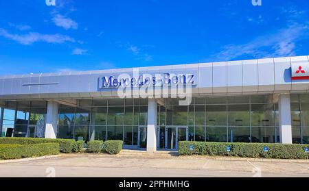 Ruse, Bulgarien - 25. September 2022: Büro des offiziellen Händlers Mercedes-Benz. Stockfoto