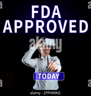 Schreiben mit dem Text FDA Approved (FDA-genehmigt). Konzept bedeutet, dass die FDA zugestimmt hat, dass das Produkt oder die Formel sicher und/oder effektiv ist Stockfoto