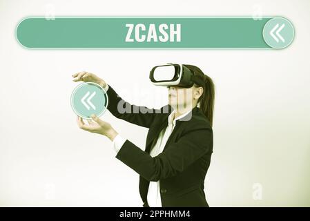 Text zeigt Inspiration Zcash. Kryptowährung des Internetkonzepts mit dezentralisierter Blockchain, die Anonymität bietet Stockfoto