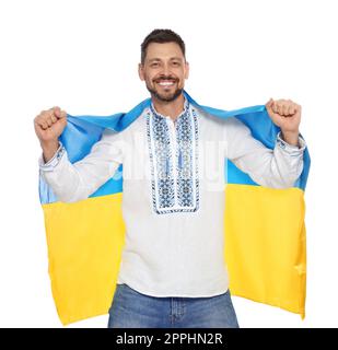 Glücklicher Mann in ukrainischer Nationalkleidung mit ukrainischer Flagge auf weißem Hintergrund Stockfoto