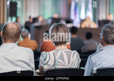 Referenten, Die Bei Business Meeting Sprechen. Publikum im Konferenzsaal. Business und Entrepreneurship Stockfoto