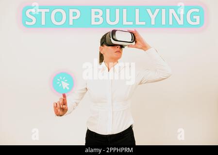 Schild mit dem Hinweis „Stop Bullying“. Konzept bedeutet Kampf und Eliminierung dieses aggressiven, inakzeptablen Verhaltens Stockfoto