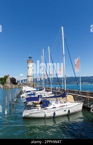 Lindau Marina mit Segelbooten Stadt am Bodensee Reisen Sie durch Deutschland Stockfoto