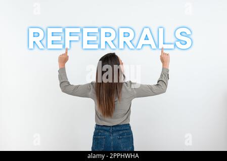 Texttitel mit Referrals. Ein Wort, das auf dem Gesetz steht, jemanden oder etwas zur Überprüfung zu überweisen Stockfoto