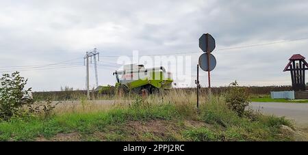 Kiew, Ukraine - 16. Oktober 2020: Claas Harvest Combain Machinery. Stockfoto