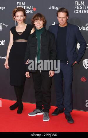 Adina Vetter, Claude Heinrich, Hans-Christian Schmid, Premiere WIR SIND DANN WOHL DIE ANGEHOERIGEN - Filmfestival Köln 2022, Kino Filmpalast, Köln, 25.10.2022 Stockfoto