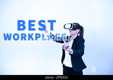 Schild mit der Anzeige „Bester Arbeitsplatz“. Geschäftlicher Ansatz Sensibilisierung Aufbau und Förderung einer Frau, die eine VR-Brille trägt und mit beiden Händen auf wichtige Botschaften zeigt Stockfoto