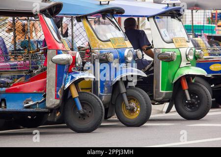 Tuk Tuk in einem Auto, das einzigartig in Thailand ist Stockfoto