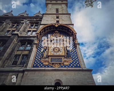 Die Conciergerie Clock, der Uhrturm (Tour de l'Horloge). Die älteste öffentliche Uhr von Paris als verbleibender Teil des Palais de la Cite Stockfoto