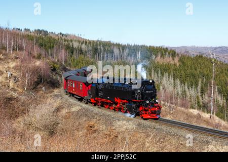 Die Brockenbahn-Dampflokomotivenbahn in der Nähe von drei Annen Hohne in Deutschland Stockfoto