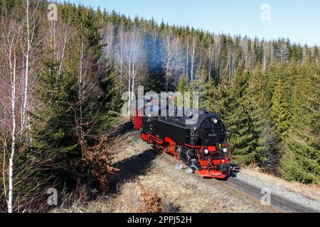 Die Brockenbahn-Dampflokomotivenbahn in der Nähe von drei Annen Hohne in Deutschland Stockfoto