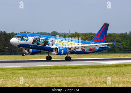 Brussels Airlines Airbus A320 Flugzeug Brüssel Flughafen in Belgien Schlümpfe Sonderfarben Stockfoto