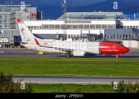 Norwegische Boeing 737-800 Flugzeug Bergen Flughafen in Norwegen Stockfoto