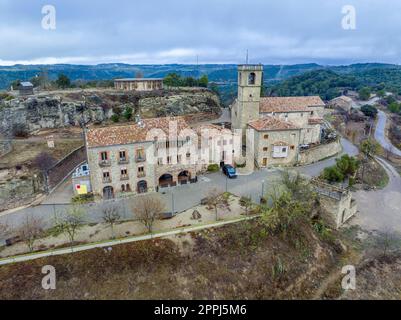 Romanische Kirche Sant Miquel de Castelladral in Navas, Bages Catalonia. Spanien. Stockfoto