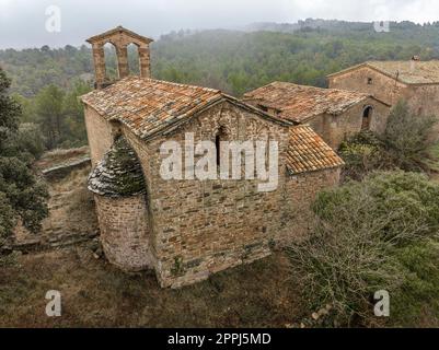 Romanische Kirche Sant Cugat de Salou oder Raco in Navas (Bages) Katalonien. Spanien. Stockfoto