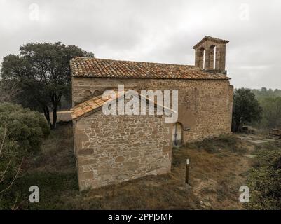 Romanische Kirche Sant Cugat de Salou oder Raco in Navas (Bages) Katalonien. Spanien. Stockfoto