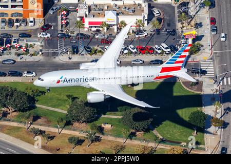 American Airlines Boeing 787-8 Dreamliner Flugzeug am Los Angeles Flughafen in den Vereinigten Staaten aus der Vogelperspektive Stockfoto