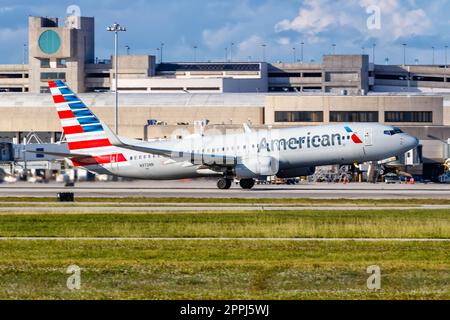 American Airlines Boeing 737-800 Flugzeug am Palm Beach Flughafen in den USA Stockfoto