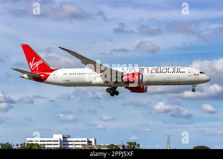 Virgin Atlantic Boeing 787-9 Dreamliner Flugzeug am Miami Flughafen in den Vereinigten Staaten Stockfoto