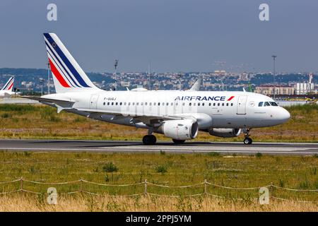 Air France Airbus A318 Flugzeug am Flughafen Paris Orly in Frankreich Stockfoto