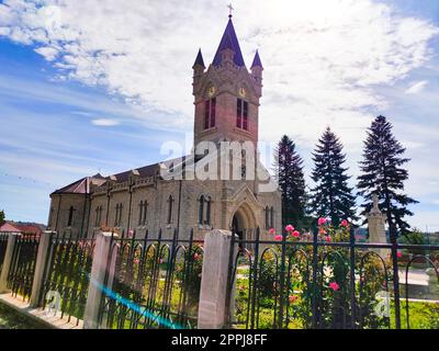 Oituz, Rumänien - 26. September 2022: Katholische Kirche Oituz Stockfoto