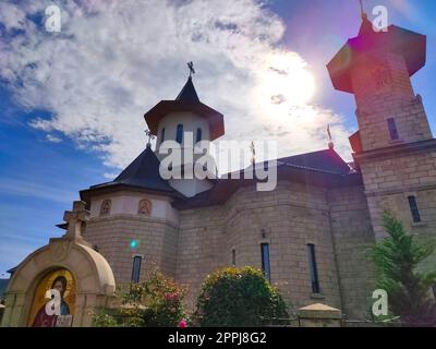 Oituz, Rumänien - 26. September 2022: Orthodoxe Gemeinde Oituz Stockfoto