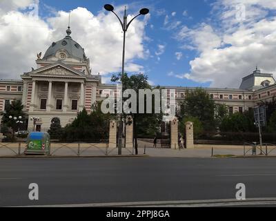 Bukarest, Rumänien - 12. September 2022: Berühmtes Coltea Krankenhaus Gebäude. Stockfoto