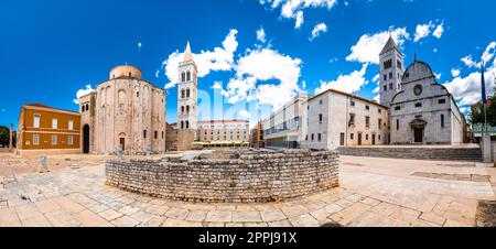 Historischer Platz von Zadar und Kathedrale von St. Donat mit Panoramablick Stockfoto