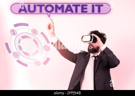 Inspiration mit dem Schild „Automate IT“. Ein Wort, das auf dem Umwandlungsprozess oder der Anlage für die automatische Anlage geschrieben ist. Stockfoto