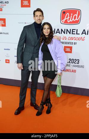 Lilli Holunder, RenÃ Adler, Channel Aid Charity-Konzert mit Wincent Weiss in der Elbphilharmonie, Hamburg, 03.01.2023 Stockfoto