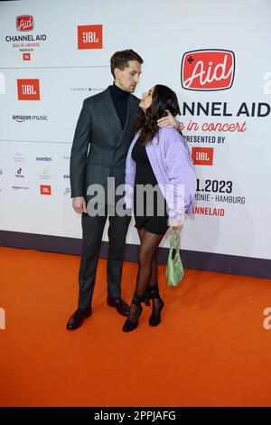 Lilli Holunder, RenÃ Adler, Channel Aid Charity-Konzert mit Wincent Weiss in der Elbphilharmonie, Hamburg, 03.01.2023 Stockfoto