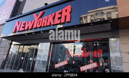 Bukarest, Rumänien - 31. Dezember 2022: New Yorker Shop Stockfoto