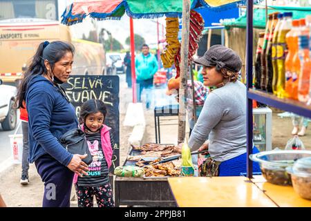 Peru - September 18. 2022: Street Food auf Märkten in Peru Stockfoto