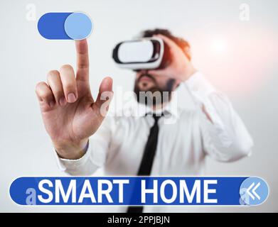 Textzeichen mit Smart Home. Wort für Automatisierungssystem Steuerung Beleuchtung Klima Unterhaltungssysteme Stockfoto