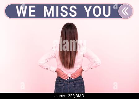 Ein Schild mit der Aufschrift We Miss You. Das Geschäftskonzept ist traurig, weil du nicht mehr hier bist und die Botschaft liebst Stockfoto
