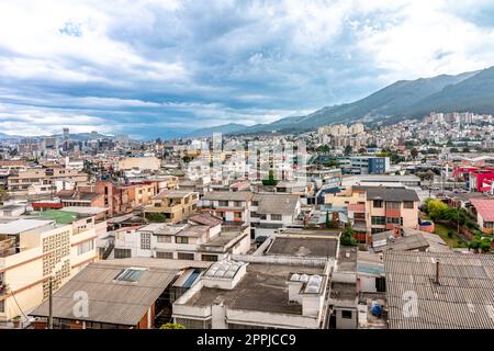 Quito, Equador - 26. September 2022: Panoramablick auf die Hauptstadt Stockfoto