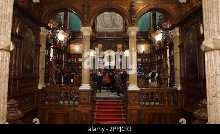 Sinaia, Rumänien - 31. Dezember 2022: Das Innere des Schlosses Peles in Sinaia, Rumänien Stockfoto