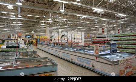 Chorlu, Türkei - 23. September 2022: Interieur des Supermarkts Migros Stockfoto