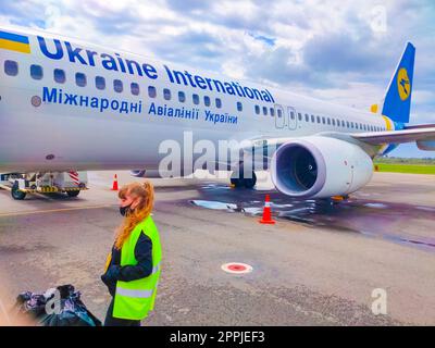 Zaporizhzhia, Ukraine - 11. Mai 2021: Ukraine International Airlines Boeing 737 Stockfoto
