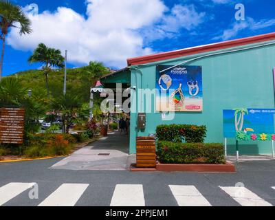 Charlotte Amalie Center und Einkaufsviertel am Hafen Stockfoto