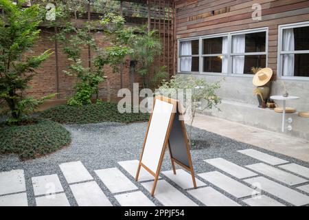 Renovierte Holzarchitektur im thailändischen Stil Stockfoto