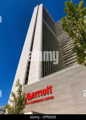 Frankfurt am Main, Deutschland - 10. Mai 2022: Das Marriott Hotel ist weltberühmt Stockfoto