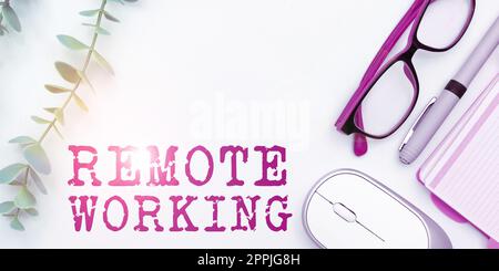 Konzeptionelle Darstellung Remote Working. Ein Wort über eine Situation, in der ein Mitarbeiter hauptsächlich von zu Hause aus arbeitet Stockfoto