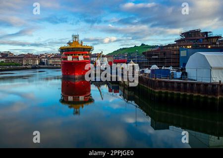 Astilleros Balenciaga Werft in Spanien mit Schiffen von Edda Brint und Edda Goleo im Bau. Stockfoto