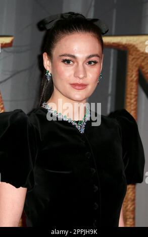 London, Großbritannien. 24. Februar 2022. Sophie Skelton nimmt an der Premiere der „Outlander“-Saison 6 in der Royal Festival Hall in London Teil. (Foto: Fred Duval/SOPA Images/Sipa USA) Guthaben: SIPA USA/Alamy Live News Stockfoto