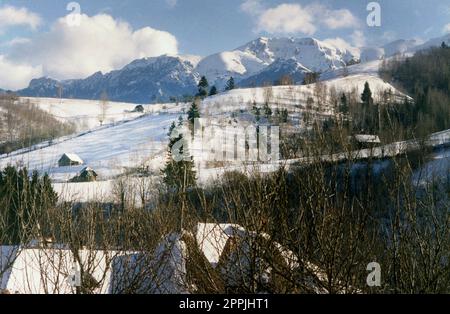 Winterlandschaft in Brasov County, Rumänien, ca. 1999 Stockfoto