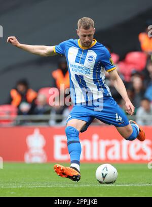 Adam Webster von Brighton & Hove Albion während des FA Cup – Halbfinale Fußballspiele zwischen Brighton und Hove Albion gegen Manchester United in Wemb Stockfoto