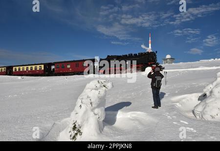 Harz-Schmalspurbahn im Winter auf der Brocken Stockfoto