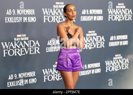 Hadnet Tesfai nimmt am 7. November 2022 am UCI Luxe Mercedes Platz in Berlin am „Black Panther: Wakanda Forever“-Screening Teil. Stockfoto